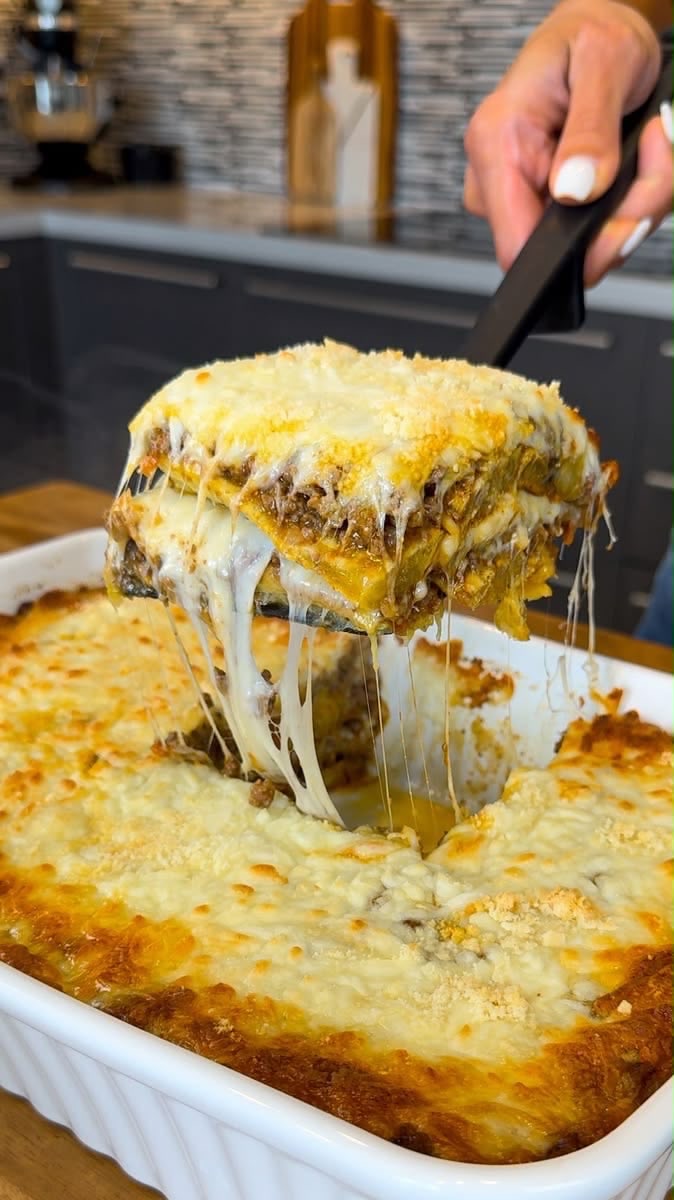 Pastelón de plátano maduro con carne y queso